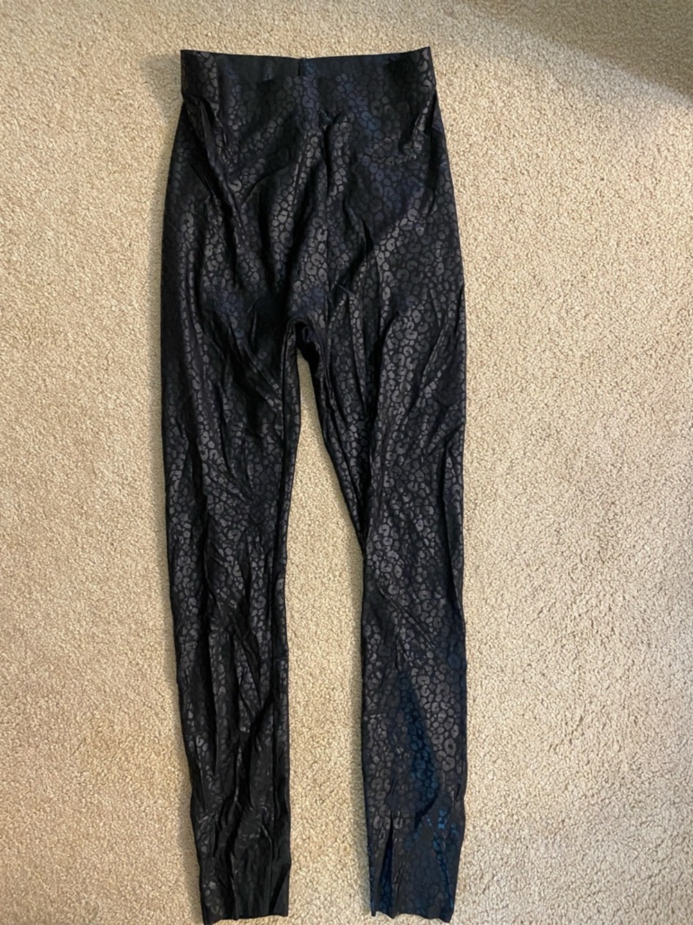 HUE Black Shimmer Leopard Print Leggings